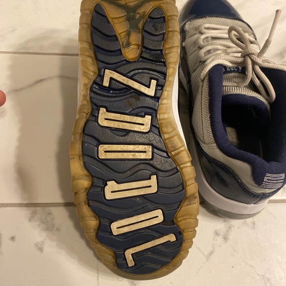 Nike Air Jordan Retro 11 Low Georgetown  Youth 2y - Picture 6 of 12